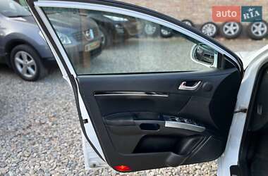 Хэтчбек Geely Emgrand EC7-RV 2013 в 