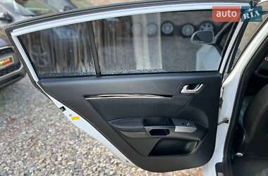 Хэтчбек Geely Emgrand EC7-RV 2013 в 