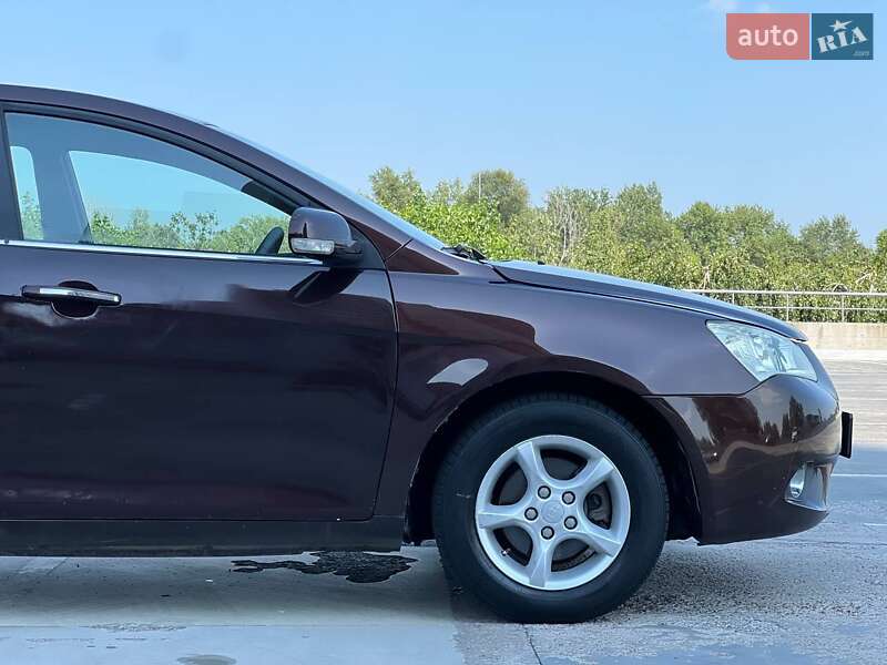 Хетчбек Geely Emgrand EC7-RV 2012 в Києві