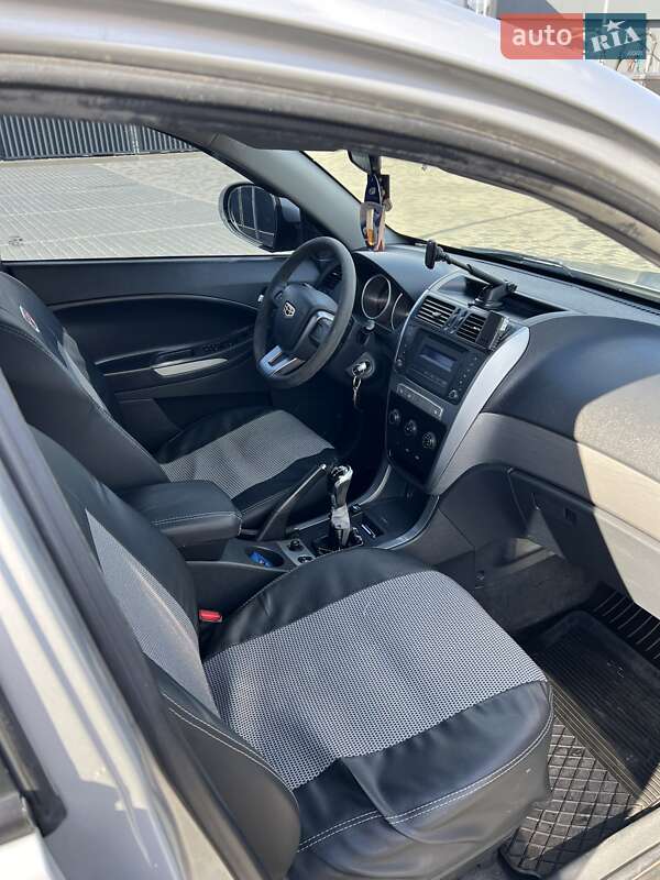 Позашляховик / Кросовер Geely Emgrand X7 2013 в Мукачевому