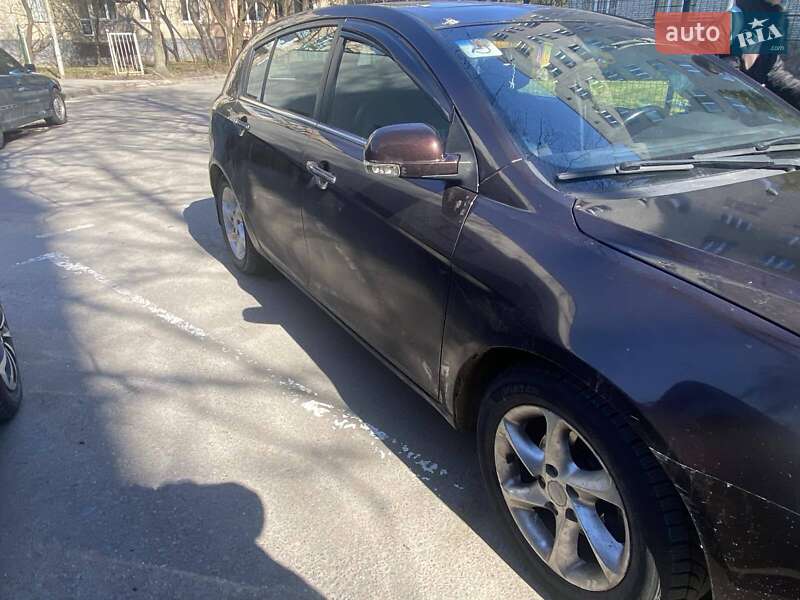 Хэтчбек Geely Emgrand 2013 в Львове