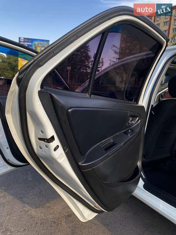 Седан Geely MK-2 2013 в Кривому Розі