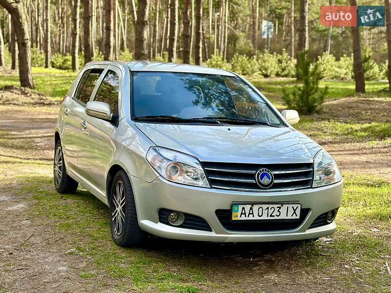 Хэтчбек Geely MK Cross 2010 в 