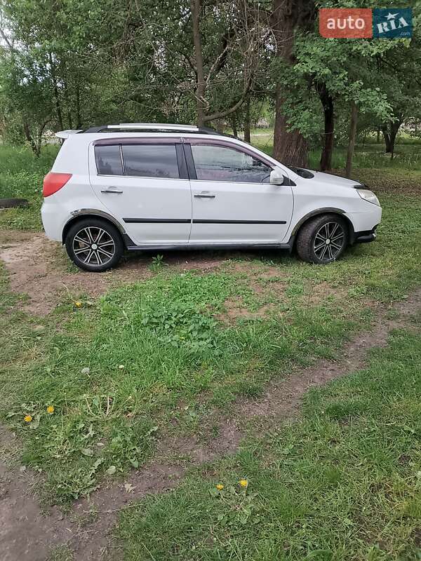 Хэтчбек Geely MK Cross 2014 в Ромнах