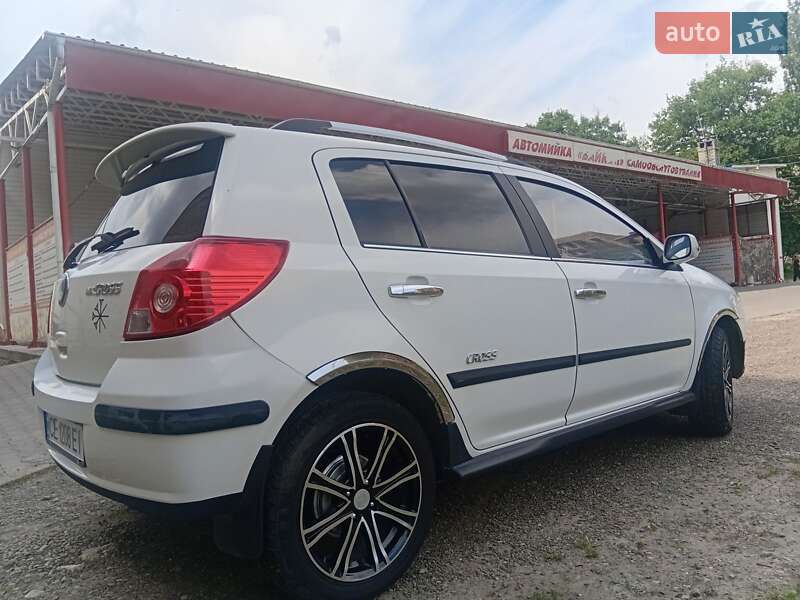 Хэтчбек Geely MK Cross 2012 в Черновцах