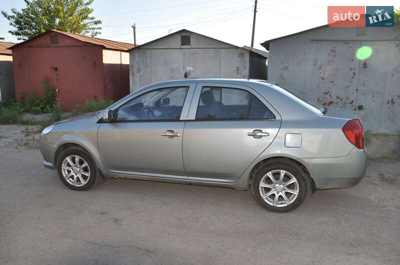 Седан Geely MK 2012 в Южном
