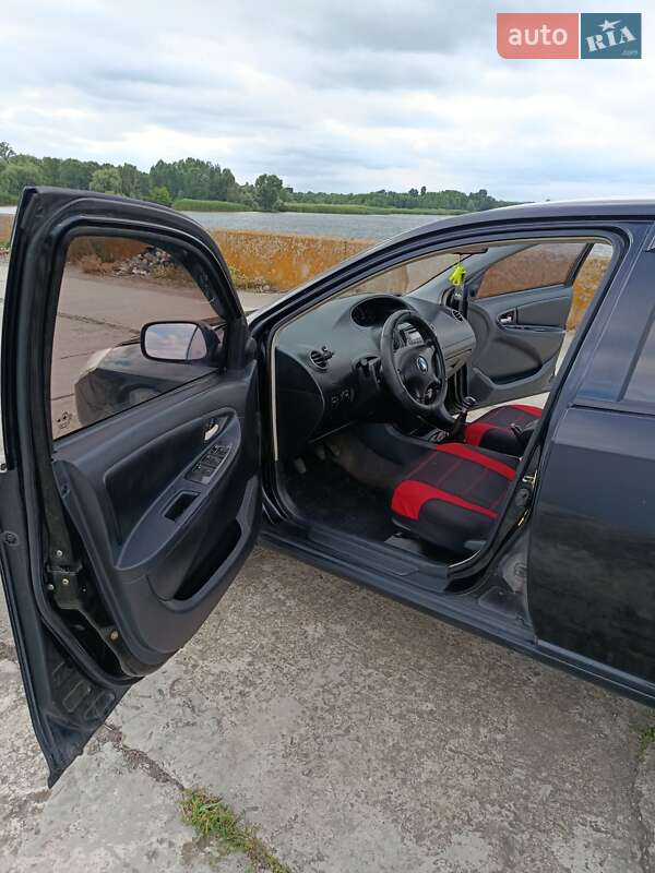 Седан Geely MK 2011 в Каневе