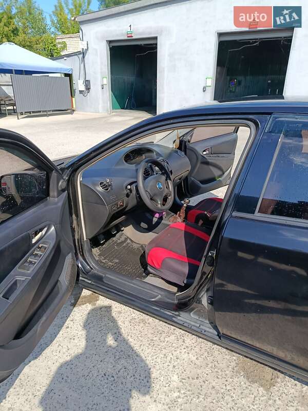 Седан Geely MK 2011 в Каневе