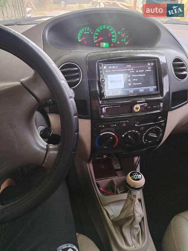 Седан Geely MK 2008 в Ромнах