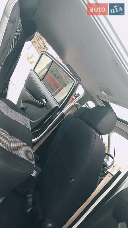 Седан Geely MK 2011 в Стрию