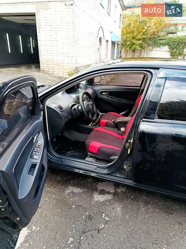 Седан Geely MK 2011 в Каневі