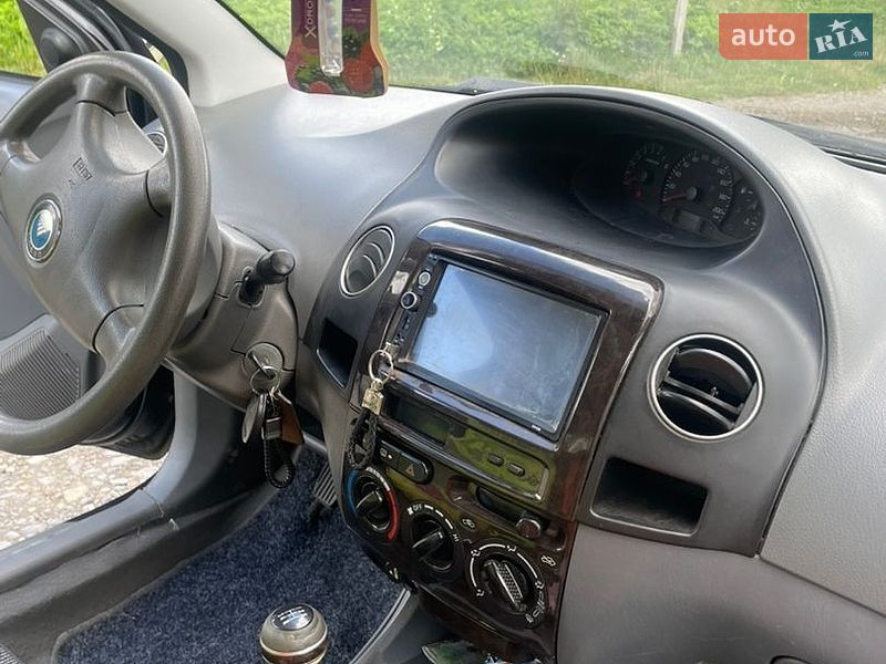 Седан Geely MK 2009 в Турці