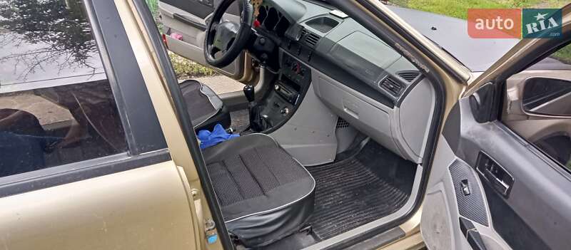 Седан Geely MR 2008 в Полтаві