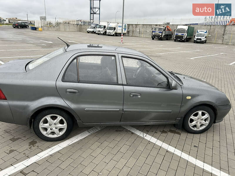 Хэтчбек Geely MR 2008 в Авангарде