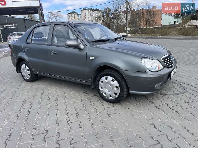 Седан Geely MR 2013 в 