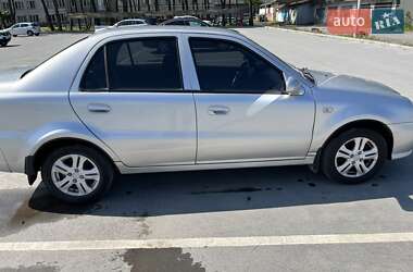 Седан Geely MR 2013 в 