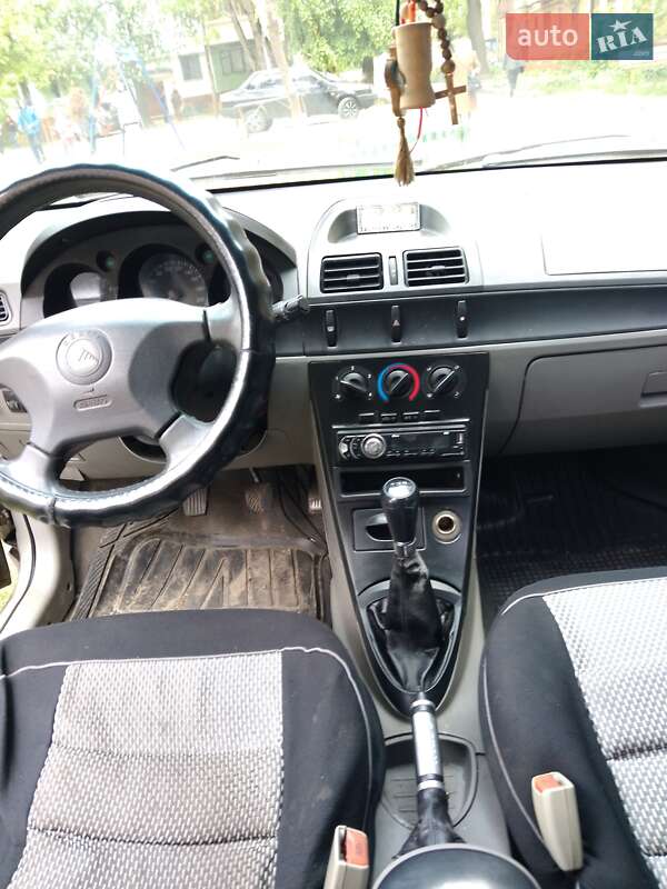 Хэтчбек Geely MR 2008 в Чернигове