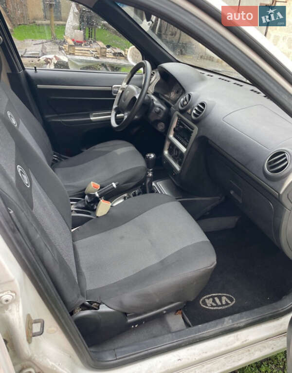 Хэтчбек Geely MR 2009 в Павлограде фото 3 Хэтчбек Geely MR 2009 в Павлограде