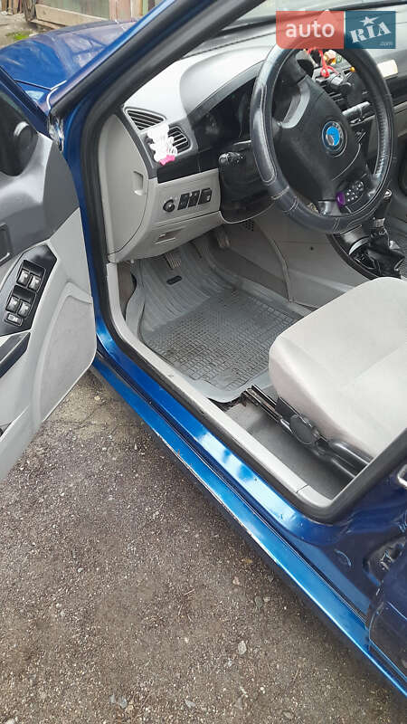 Хетчбек Geely MR 2008 в Узині
