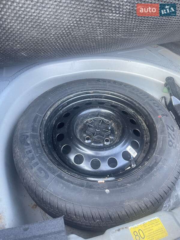 Седан Geely SL 2011 в Стрию