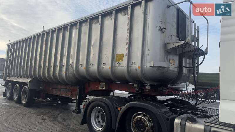 Зерновоз - напівпричіп General Trailers JDsa3 2002 в Рівному