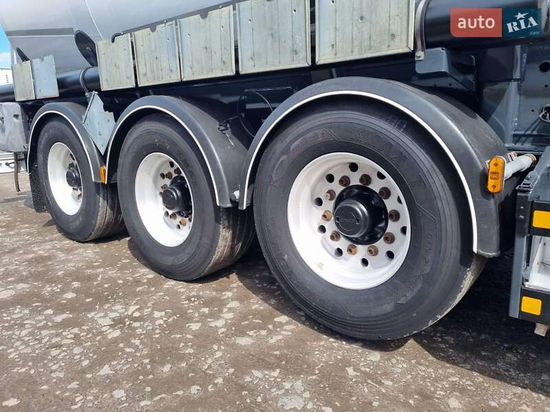 Цистерна полуприцеп General Trailers Trailers 2004 в Виннице