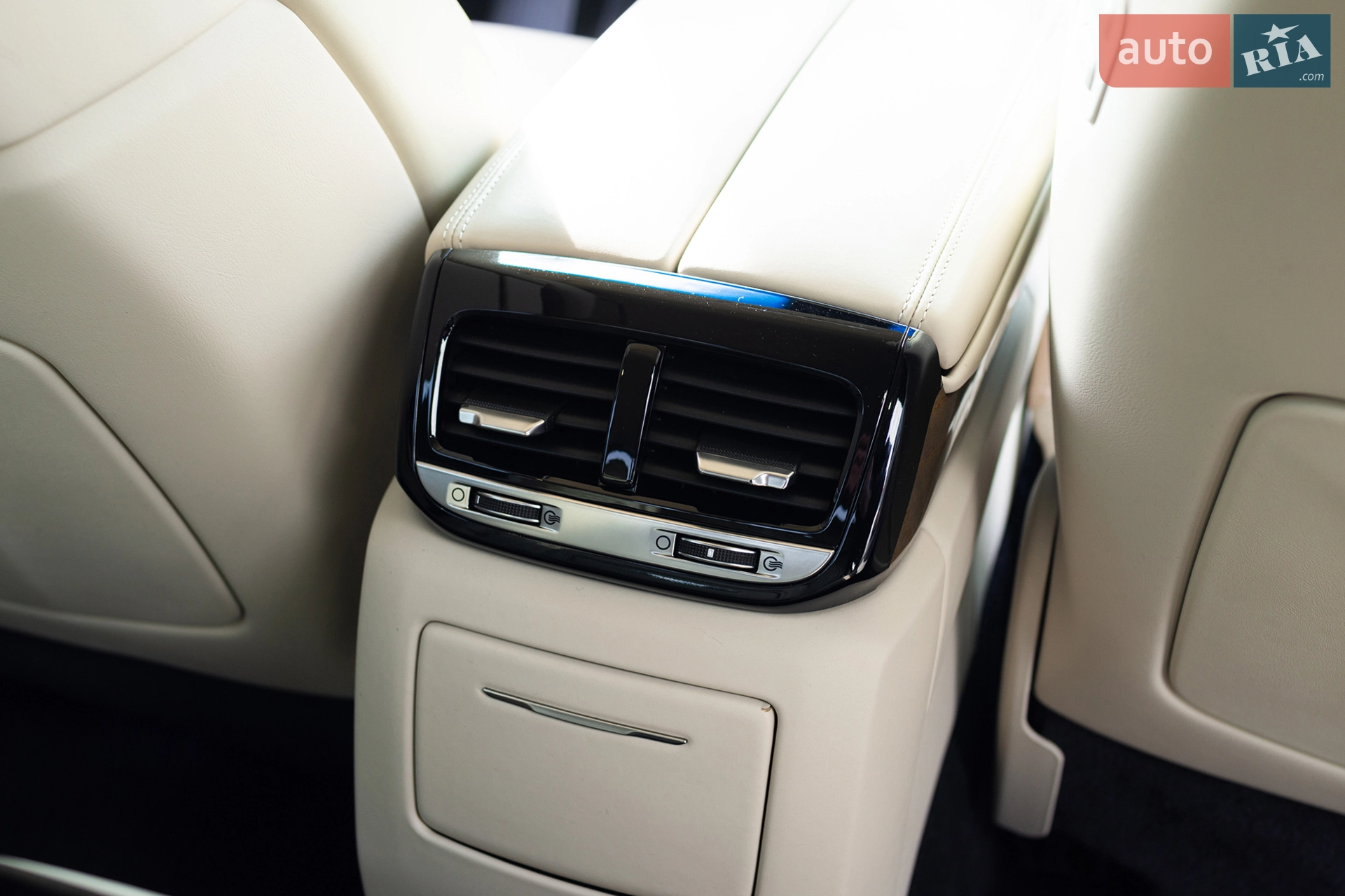2018 Genesis G90 - мініатюра 24