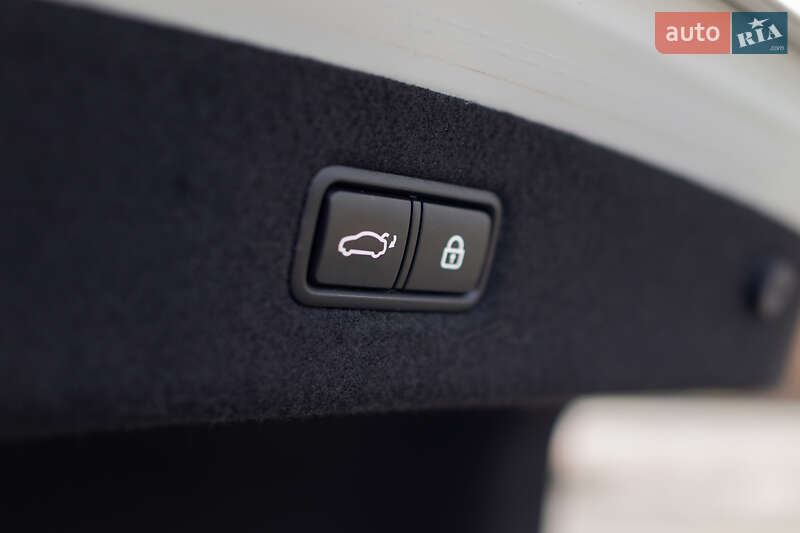 Седан Genesis G90 2018 в Киеве