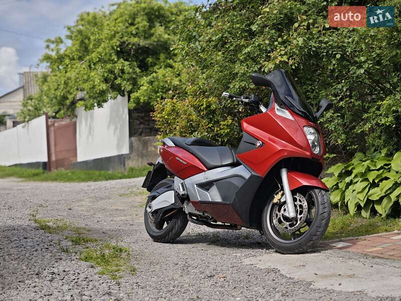 Макси-скутер Gilera GP 2008 в 