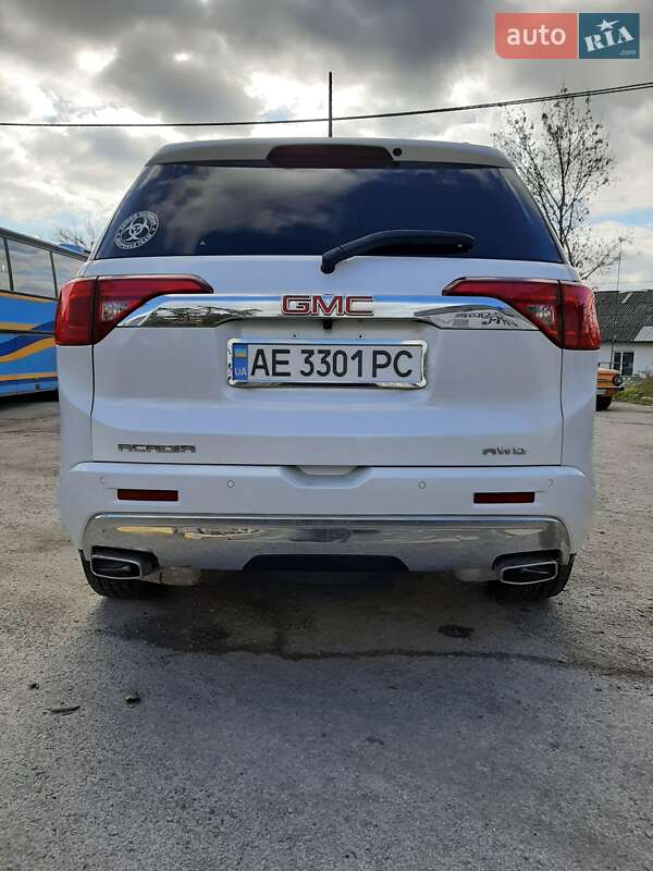 Позашляховик / Кросовер GMC Acadia 2017 в Новомосковську