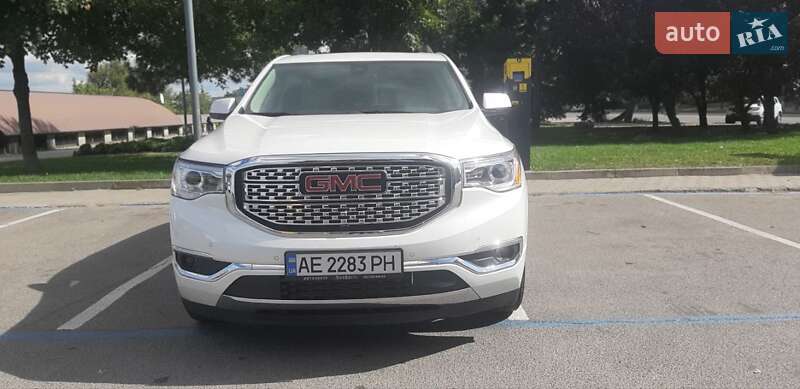 GMC Acadia 2016