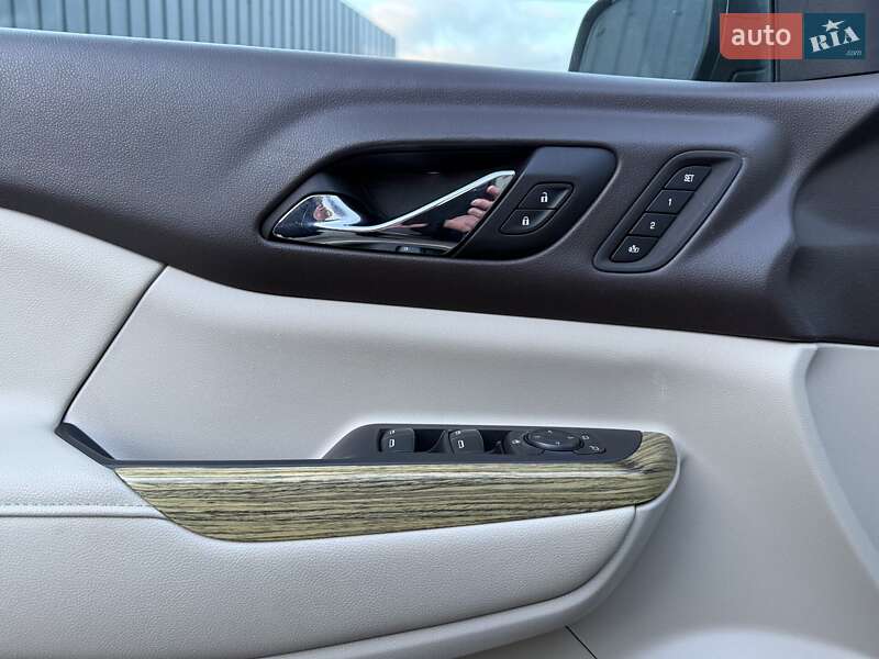 Позашляховик / Кросовер GMC Acadia 2017 в Києві