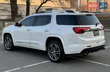 Внедорожник / Кроссовер GMC Acadia 2016 в 