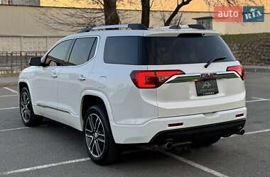 Внедорожник / Кроссовер GMC Acadia 2016 в 