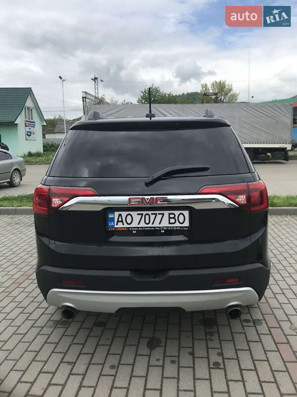 Внедорожник / Кроссовер GMC Acadia 2016 в Сваляве