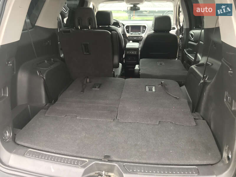 Внедорожник / Кроссовер GMC Acadia 2016 в Сваляве
