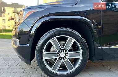 Позашляховик / Кросовер GMC Acadia 2016 в 