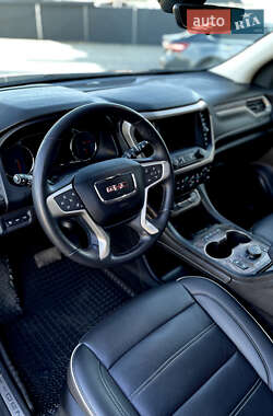 Внедорожник / Кроссовер GMC Acadia 2020 в 