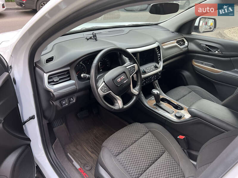 Внедорожник / Кроссовер GMC Acadia 2019 в Киеве