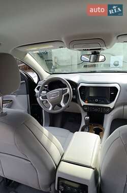 Внедорожник / Кроссовер GMC Acadia 2017 в 