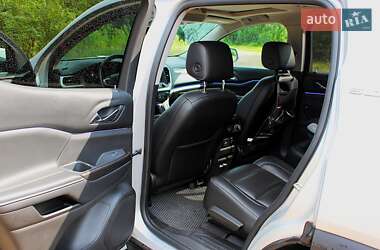 Позашляховик / Кросовер GMC Acadia 2017 в 