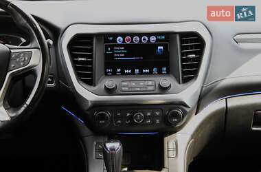 Позашляховик / Кросовер GMC Acadia 2017 в 