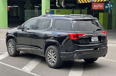 Позашляховик / Кросовер GMC Acadia 2016 в 