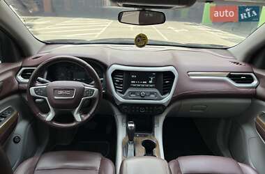 Позашляховик / Кросовер GMC Acadia 2016 в 