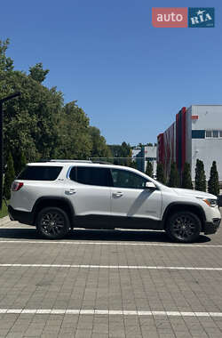 Внедорожник / Кроссовер GMC Acadia 2018 в 