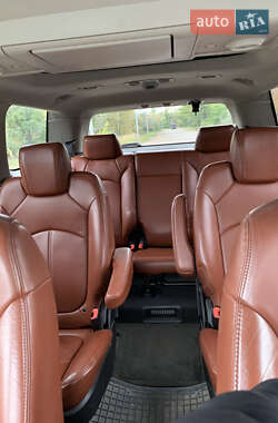 Внедорожник / Кроссовер GMC Acadia 2008 в 