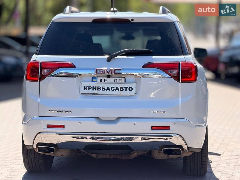 Внедорожник / Кроссовер GMC Acadia 2016 в Кривом Роге
