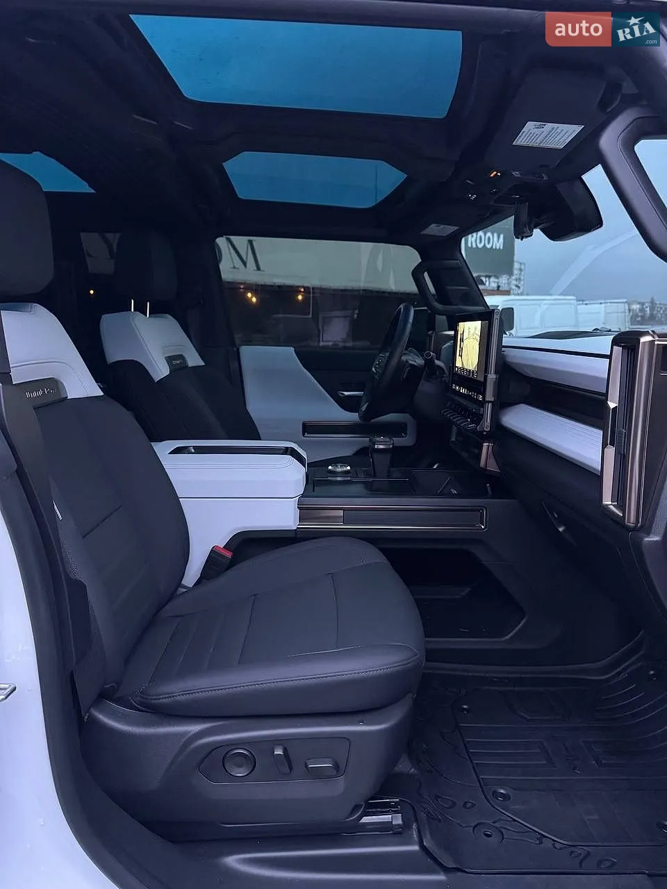 2024 GMC Hummer EV - мініатюра 47