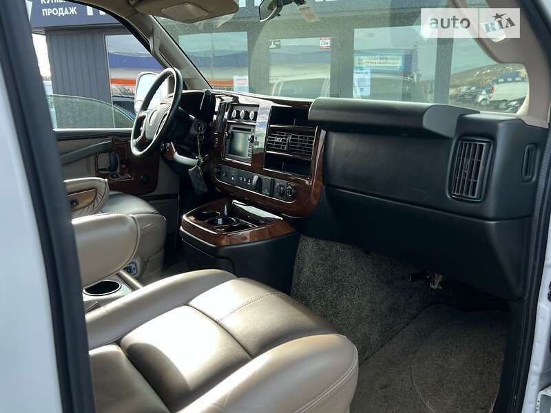 Минивэн GMC Savana 2016 в Черновцах