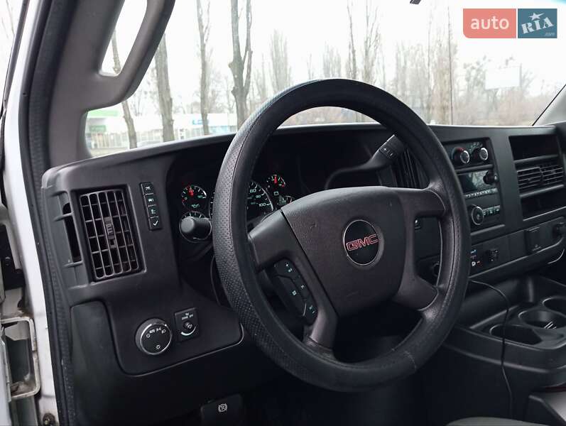 Вантажний фургон GMC Savana 2018 в Києві